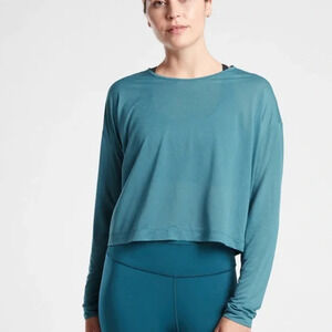 Athleta Vapor Long Sleeve Crewneck Pullover Cropped Top Dark Surf Teal Blue M